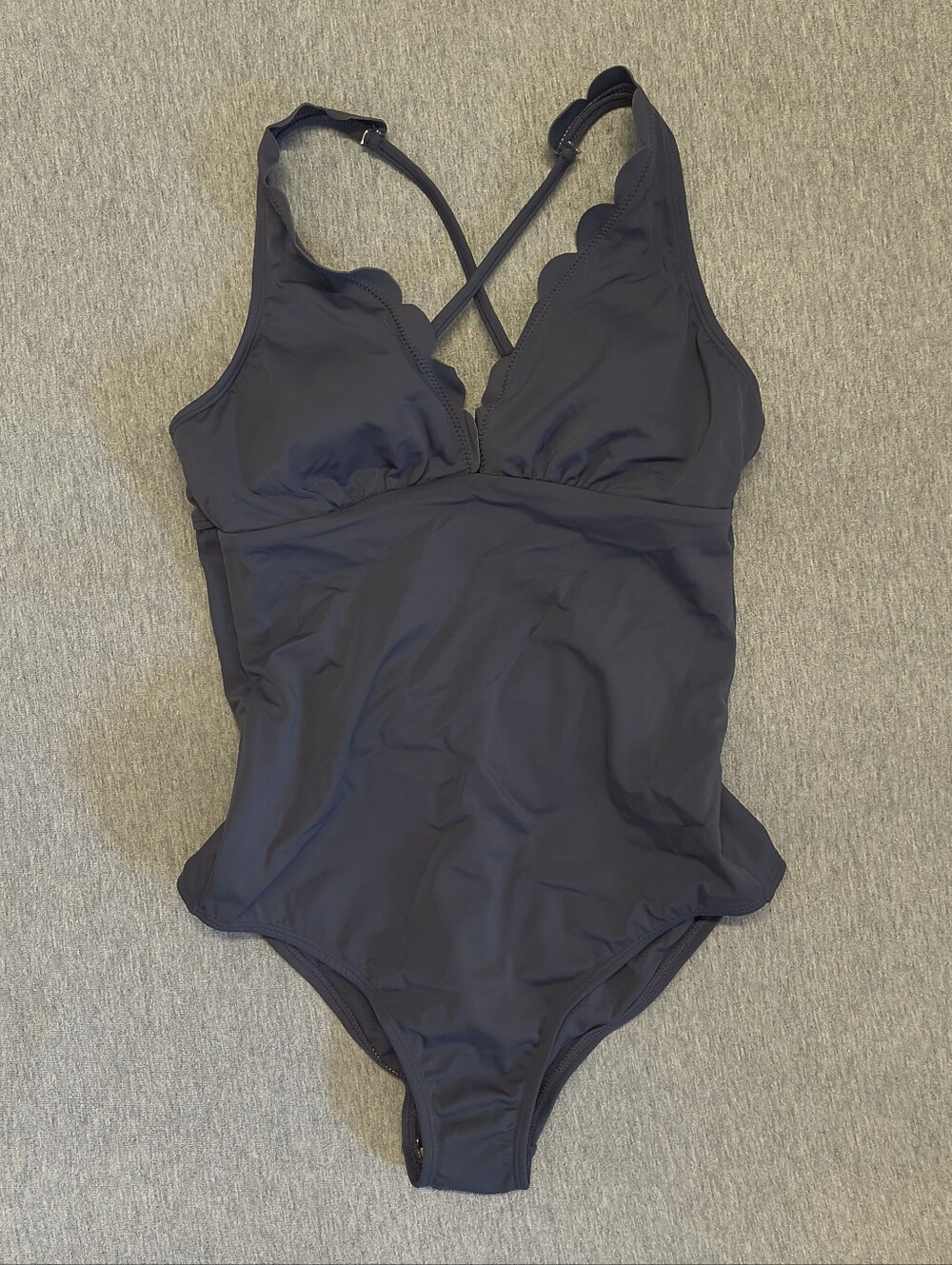 Shade & Shore Scallop‑Edge Tummy‑Control Plunge One‑Piece – Gray S NWOT